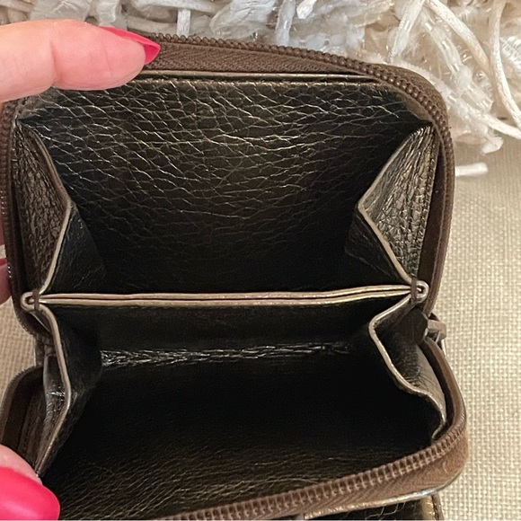 COA⭐️PRADA Vitello Daino Leather
Compact Wallet⭐️STUNNING⭐️ 💯Authentic - Picture 7 of 16